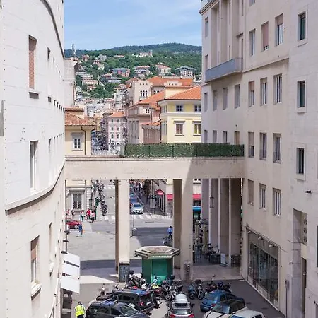 Apartamento Triestevillas Ghetto Avantgarde 150 *