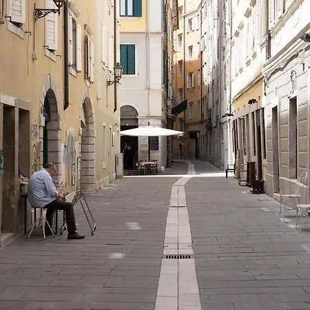 Triestevillas Ghetto Avantgarde 150 *